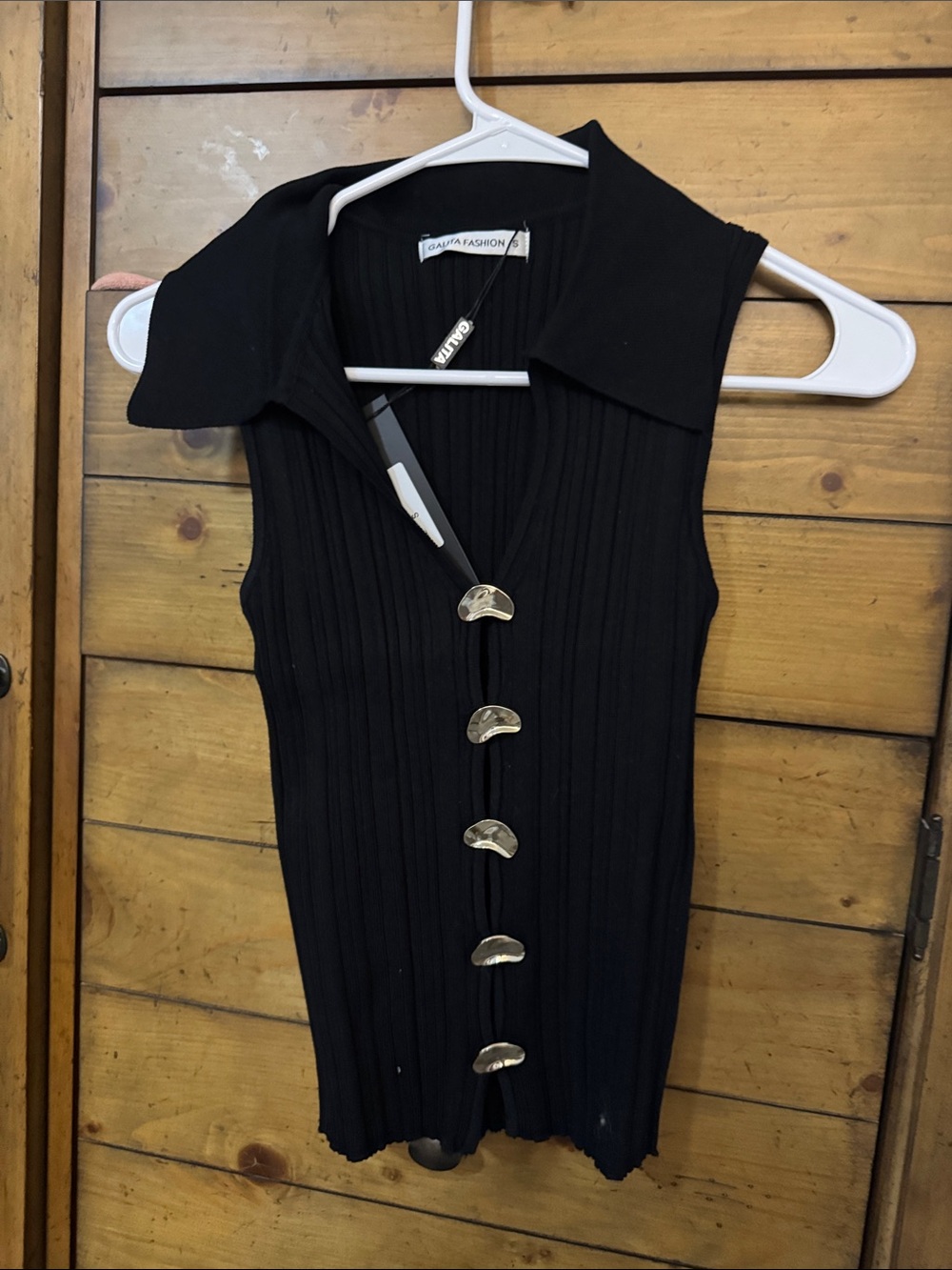 Black Sleeveless Ribbed Button-Front Top by